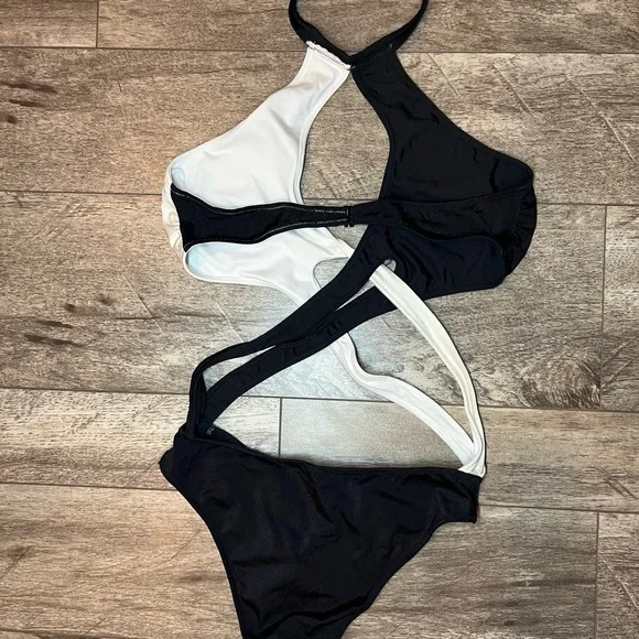 Black and White Women's Swimsuit - Picture 2 of 2